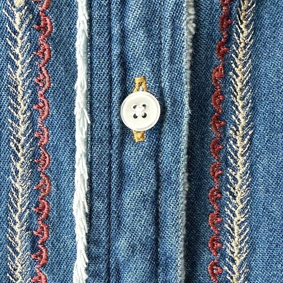 Vintage Cabela's Women's XL Embroidered Denim Shirt Western Jean Button-up - Picture 4 of 9